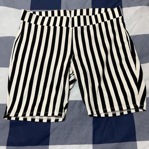 Black and white strips bike shorts